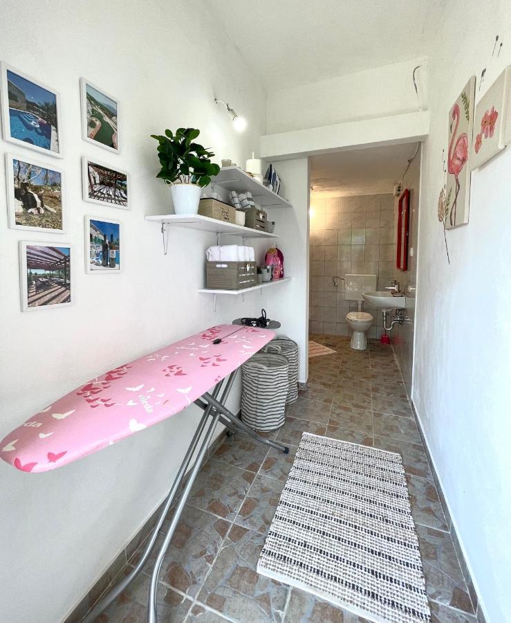 Villa Sagosde With Swimming Pool And Mini Golf Zagvozd Zewnętrze zdjęcie