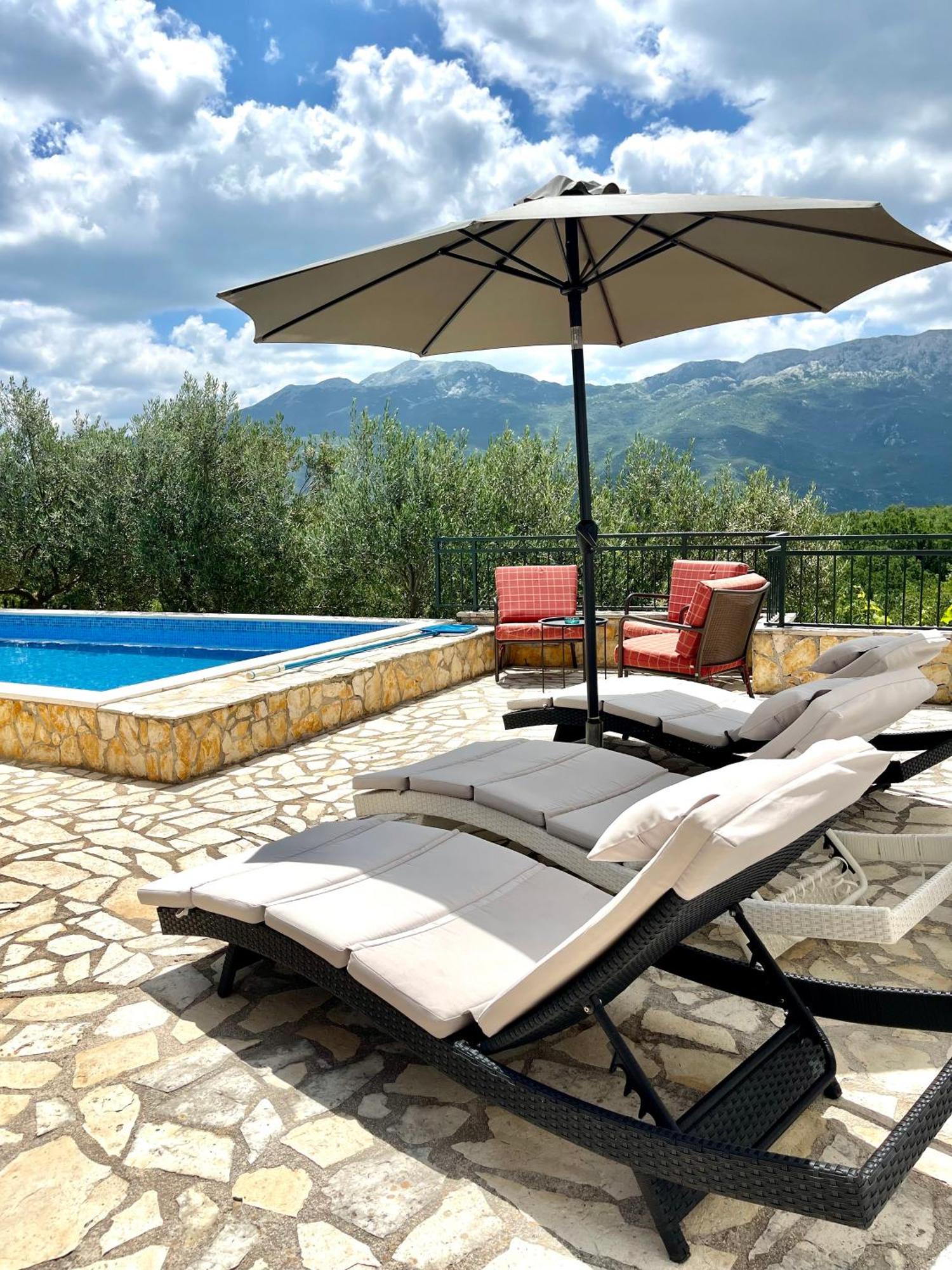 Villa Sagosde With Swimming Pool And Mini Golf Zagvozd Zewnętrze zdjęcie